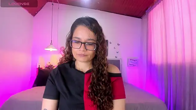 Snapshot of Rose_Thompson1 chatting on 18, 4, 2026 Rose Thompson1 online show from 18, 4, 2026