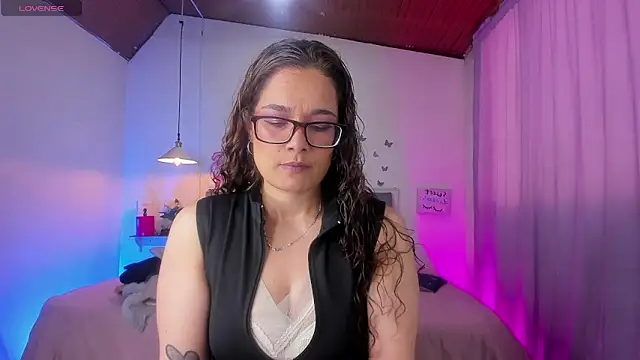 Snapshot of Rose_Thompson1 chatting on 3, 5, 2026 Rose Thompson1 online show from 3, 5, 2026