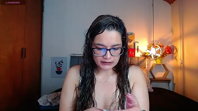 Rose Thompson1 online show from 9, 9, 2025