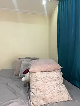 Snapshot of Ivelleee_ chatting on 11, 9, 2025 Ivelleee online show from 11, 9, 2025