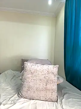 Snapshot of Ivelleee_ chatting on 11, 10, 2025 Ivelleee online show from 11, 10, 2025