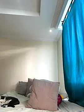 Snapshot of Ivelleee_ chatting on 9, 10, 2025 Ivelleee online show from 9, 10, 2025