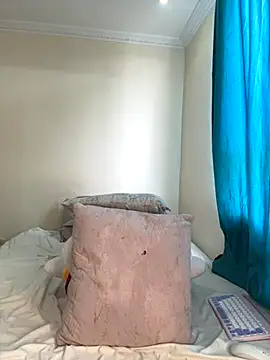 Snapshot of Ivelleee_ chatting on 5, 10, 2025 Ivelleee online show from 5, 10, 2025