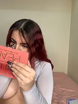 Snapshot of Ivelleee_ chatting on 16, 11, 2025 Ivelleee online show from 16, 11, 2025