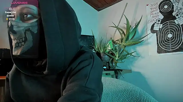 Snapshot of cos_operator chatting on 5, 10, 2025 cos operator online show from 5, 10, 2025