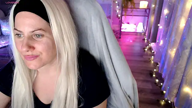 Snapshot of BellaStar84 chatting on 11, 3, 2026 BellaStar84 online show from 11, 3, 2026