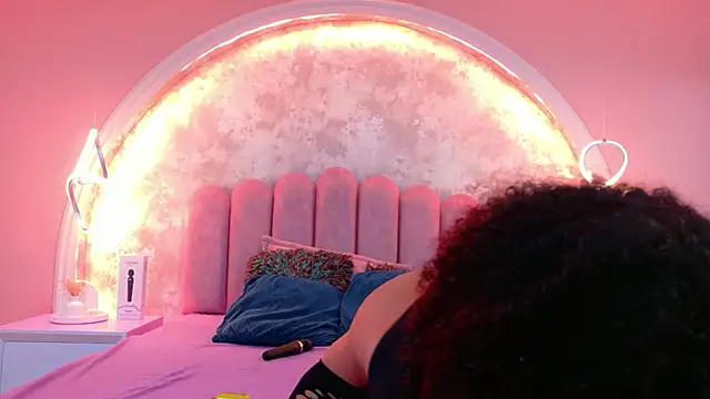 CamilaJohnston online show from 5, 12, 2025