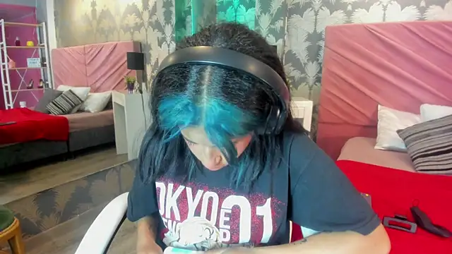 Karin Ks online show from 28, 10, 2025