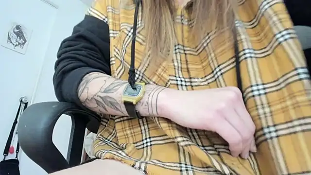 Hat girl online show from 7, 3, 2026