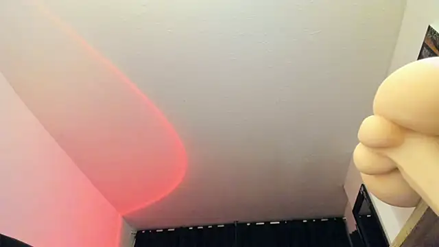 Hat girl online show from 4, 12, 2025