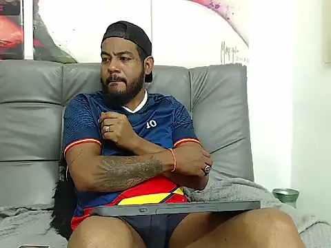 Snapshot of BladeFoxxx1 chatting on 11, 11, 2025 BladeFoxxx1 online show from 11, 11, 2025