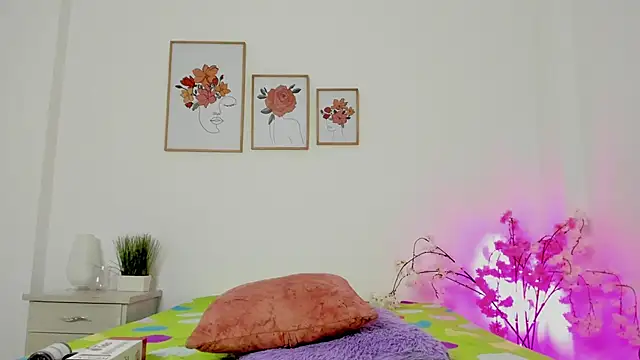 alana 111 online show from 7, 10, 2025