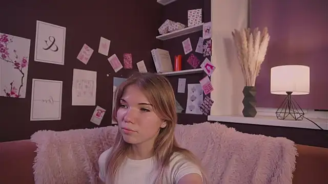 Snapshot of AinsleyBryan chatting on 19, 3, 2025 AinsleyBryan online show from 19, 3, 2025