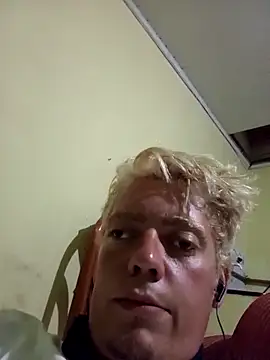 Snapshot of andredomal chatting on 4, 3, 2026 andredomal online show from 4, 3, 2026