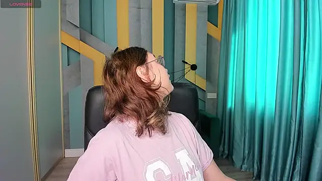 AngelinaLow online show from 15, 9, 2025