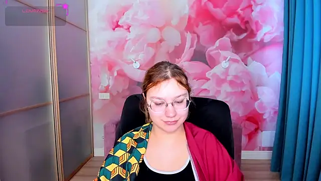 AngelinaLow online show from 6, 2, 2026