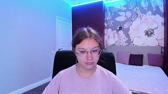 AngelinaLow online show from 17, 9, 2025