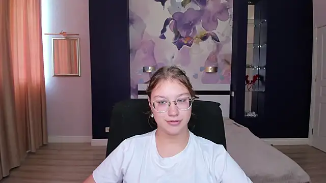 AngelinaLow online show from 25, 9, 2025