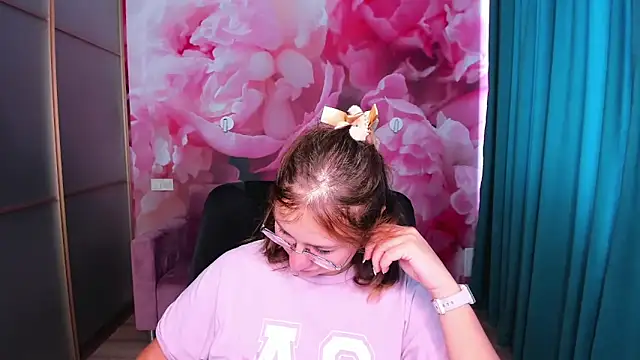 AngelinaLow online show from 16, 9, 2025