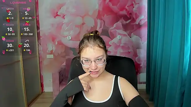 AngelinaLow online show from 13, 10, 2025