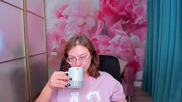 AngelinaLow online show from 6, 11, 2025