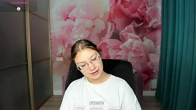 AngelinaLow online show from 27, 10, 2025