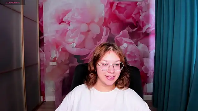 AngelinaLow online show from 2, 10, 2025