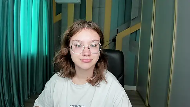 AngelinaLow online show from 30, 10, 2025