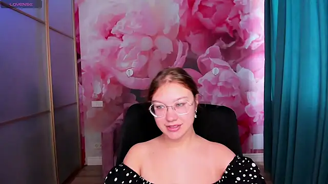 AngelinaLow online show from 5, 10, 2025