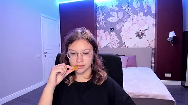 AngelinaLow online show from 8, 9, 2025