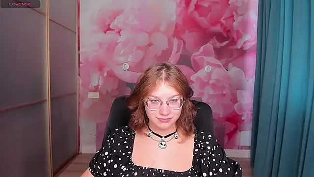 AngelinaLow online show from 6, 10, 2025