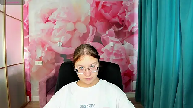 AngelinaLow online show from 29, 9, 2025