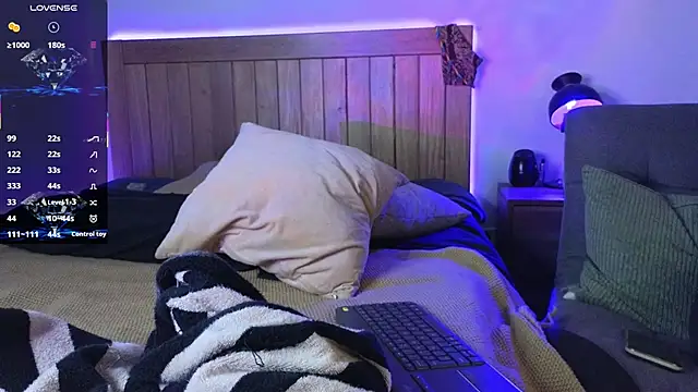 Xander Card online show from 12, 9, 2025