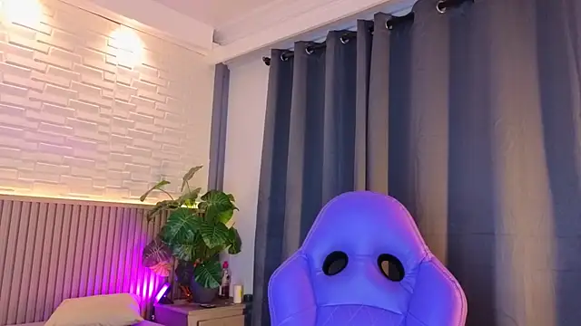 TiffanyWalk online show from 2, 12, 2025