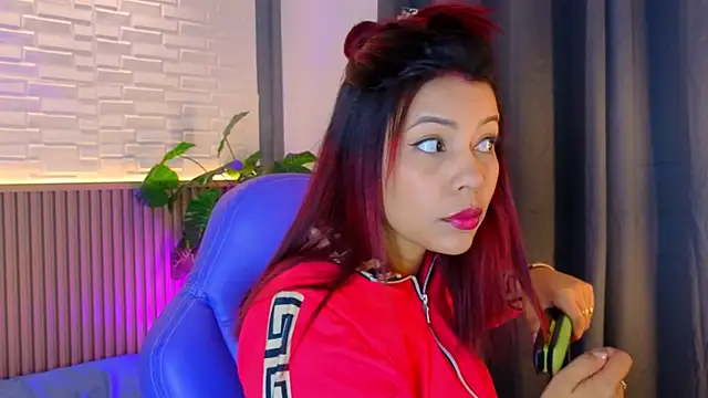 TiffanyWalk online show from 13, 11, 2025