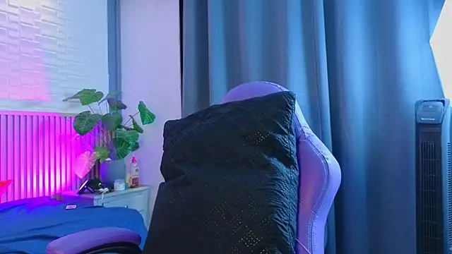 TiffanyWalk online show from 13, 3, 2026