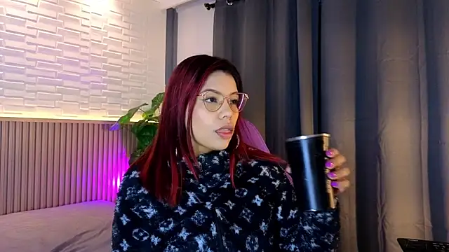 TiffanyWalk online show from 22, 10, 2025