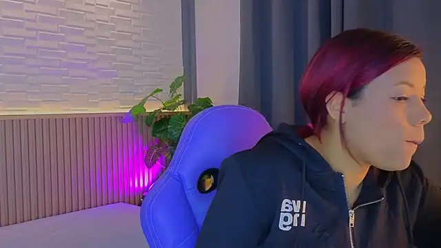 TiffanyWalk online show from 3, 10, 2025