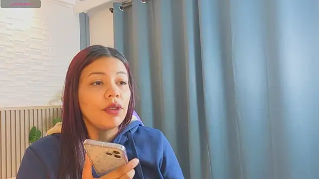 TiffanyWalk online show from 14, 4, 2026