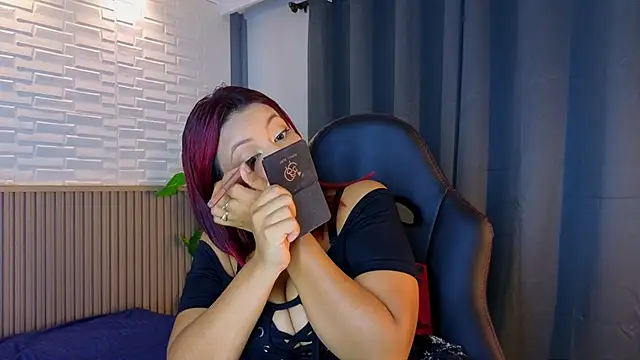 TiffanyWalk online show from 18, 9, 2025