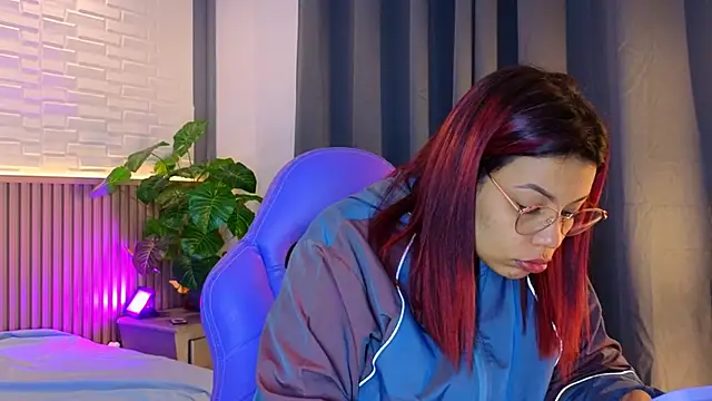 TiffanyWalk online show from 3, 11, 2025