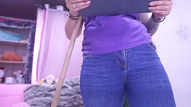 Madison Mayer online show from 13, 12, 2025