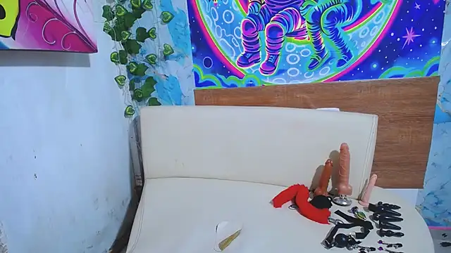 latina bigboos25 online show from 10, 11, 2025