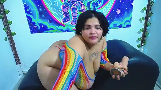 latina bigboos25 online show from 27, 11, 2025