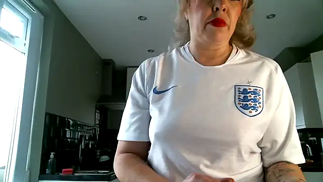 MissHoneyPenny online show from 17, 6, 2026