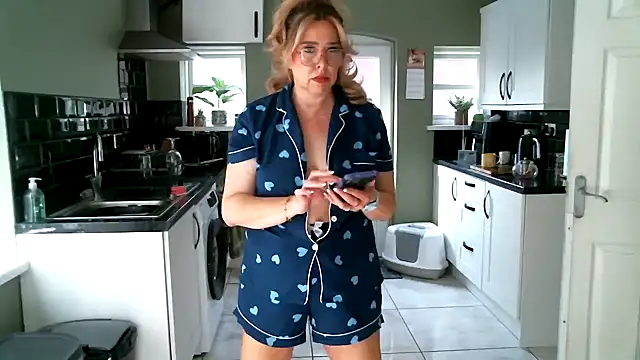MissHoneyPenny online show from 10, 7, 2026