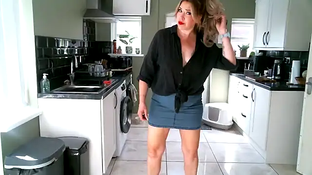 MissHoneyPenny online show from 3, 8, 2026