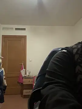 Snapshot of parejita01xx chatting on 12, 3, 2025 parejita01xx online show from 12, 3, 2025