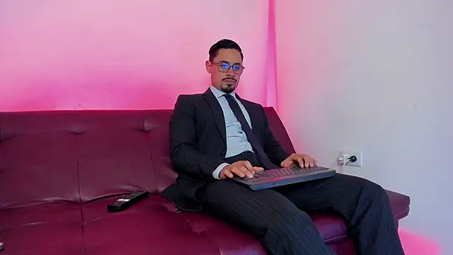 pleasurecompany3 online show from 23, 9, 2025