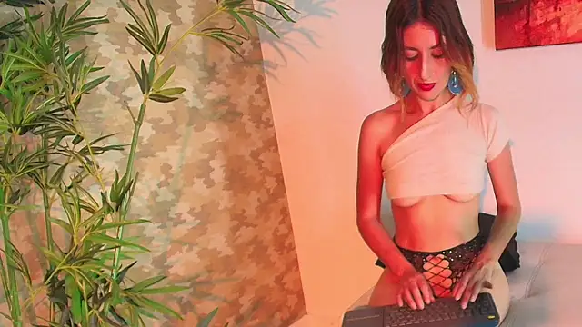 EmmaReyez online show from 18, 3, 2025